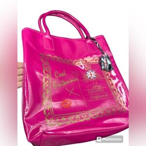 Twiggy London England Hot Pink Cool Brittania Air Mail Tote Bag W/Charmes